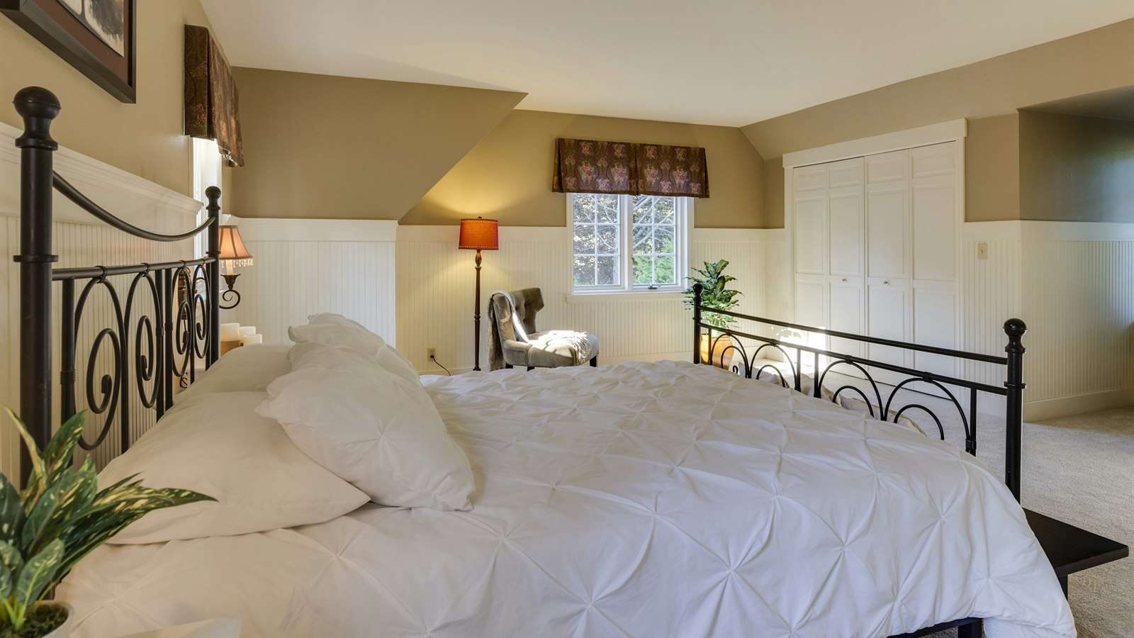 How to Choose a Bedroom Floor Lamp - floor lamp interior