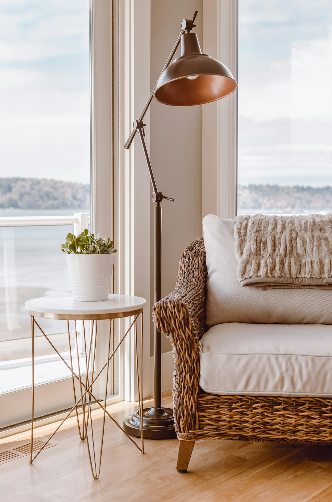 Premium Sibrille floor lamp in a minimalist interior
