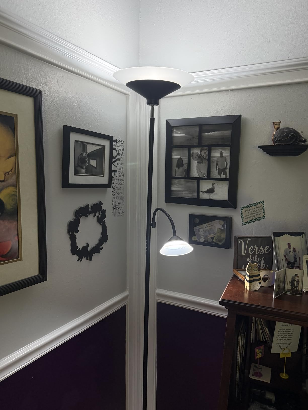 SIBRILLE 2-in-1 floor lamp with both lights on in a room corner