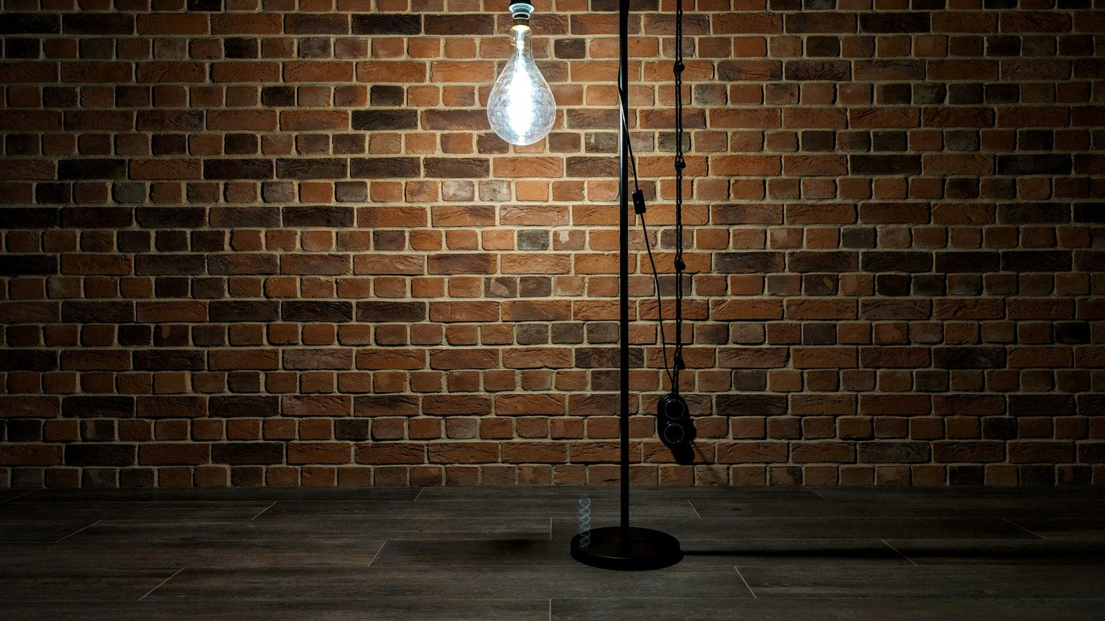 Dimmable LED floor lamp brightness control in a living room